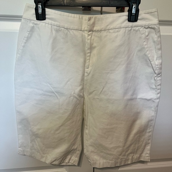 Lauren Ralph Lauren White Flat Front Bermuda Shorts Sz 6 EUC - Picture 1 of 3